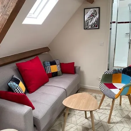 Charming Iii 4p Apartment